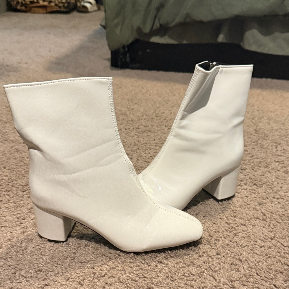 Elegant White leather  Ankle Boots